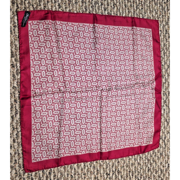 Saks Fifth Avenue Silk Pocket Square Red Paisley Made in Italy Mens 17x17 Luxury - Picture 1 of 4